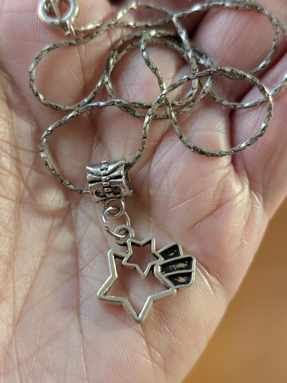 Cute Vintage Silver Toned Shutting Star Pendant/Charm Necklace